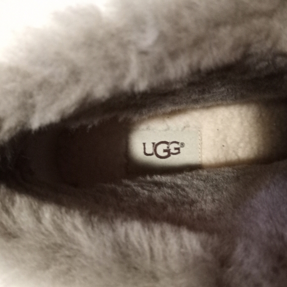 UGG "Alisdair" Bootie - Picture 8 of 8